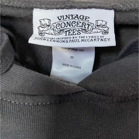 Vintage Concert Tees Cropped Hoodie. - Picture 4 of 4